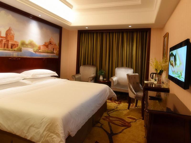 Vienna Hotel Loudi Chunyuan Pedestrian Street 외부 사진