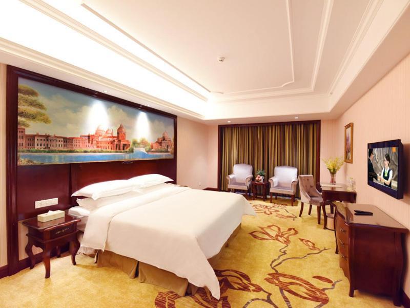 Vienna Hotel Loudi Chunyuan Pedestrian Street 외부 사진